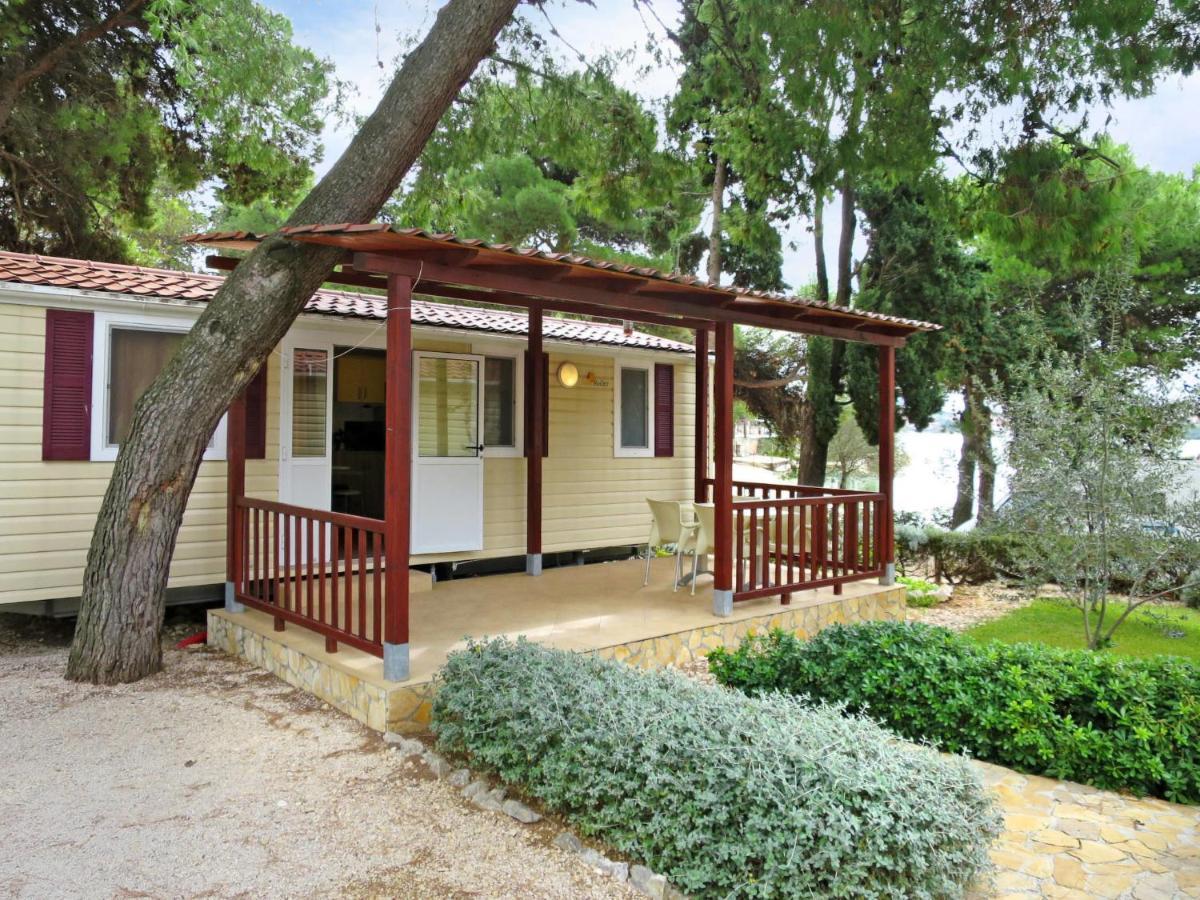 Holiday Home Camp Rozac - Tgr215 Τρογκίρ Εξωτερικό φωτογραφία