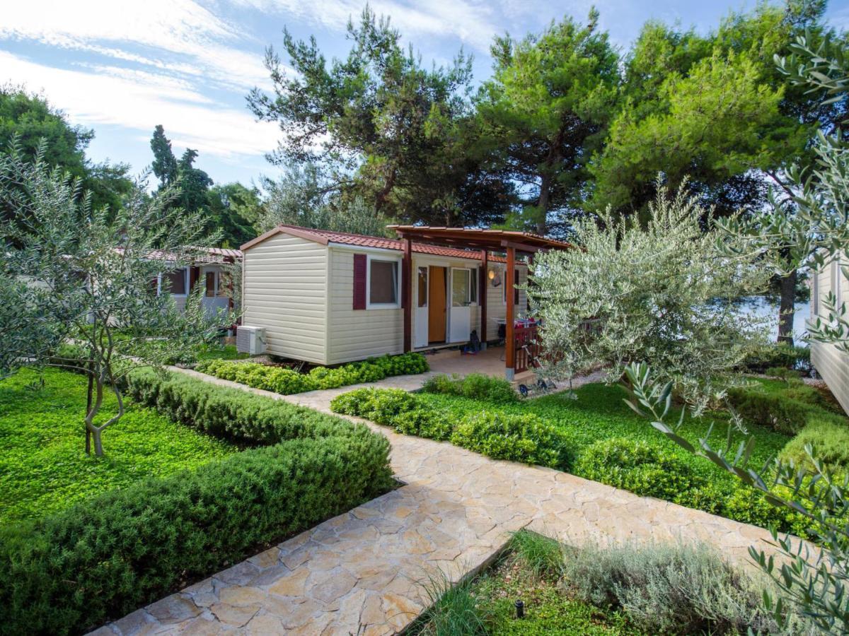 Holiday Home Camp Rozac - Tgr215 Τρογκίρ Εξωτερικό φωτογραφία