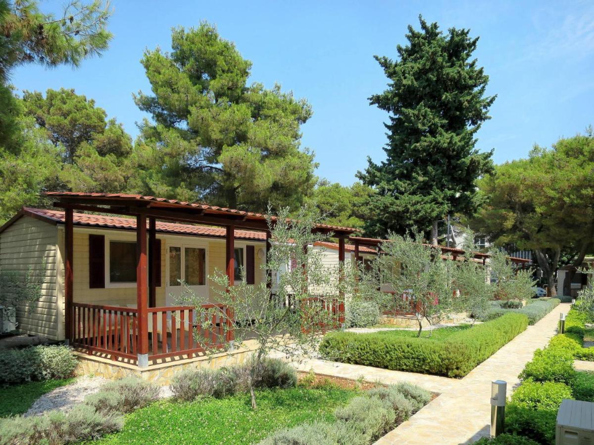 Holiday Home Camp Rozac - Tgr215 Τρογκίρ Εξωτερικό φωτογραφία