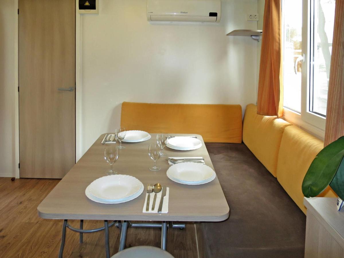 Holiday Home Camp Rozac - Tgr215 Τρογκίρ Εξωτερικό φωτογραφία